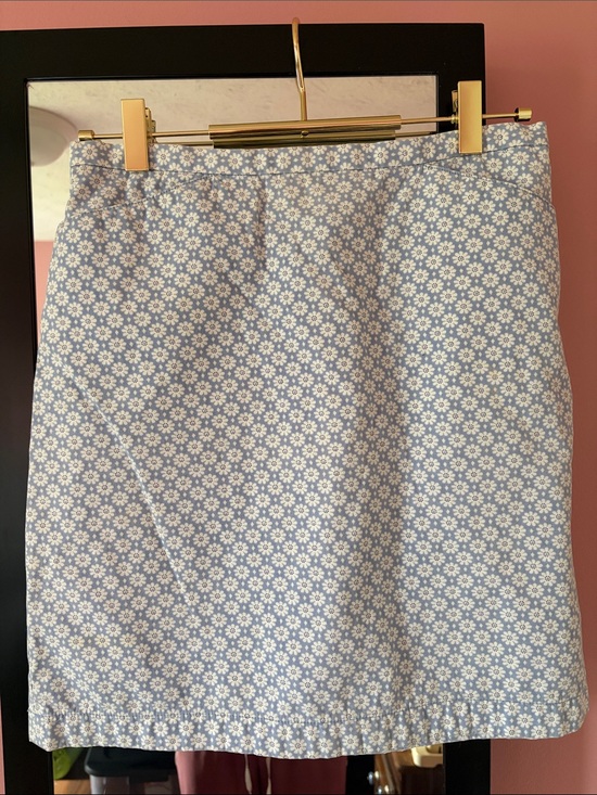 LOFT Dresses & Skirts - LOFT Light Blue and White Daisy Pencil Mini Skirt